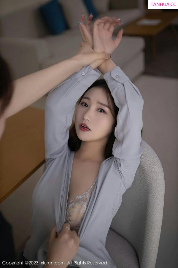   [XiuRen]高清写真图 2023.06.28 No.6989 杏子Yada 短裙美腿第45张图片